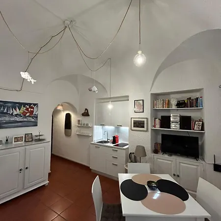 “ Nel Vecchio Carruggio” *